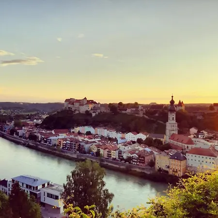 Am Fusse Der Weltlaengsten Burg *